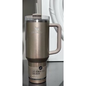 Stanley X e.l.f. Quencher H2.0 FlowState Tumbler 40oz, HONEY TALKS‎